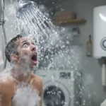 Waarom het niet verstandig is om je wasmachine te laten draaien tijdens je douche, volgens een deskundige loodgieter